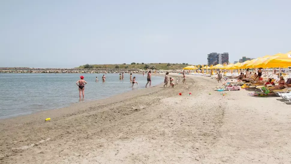Tragedie în stațiunea Mamaia: un bărbat de 56 de ani și-a pierdut viața după ce s-a înecat în mare