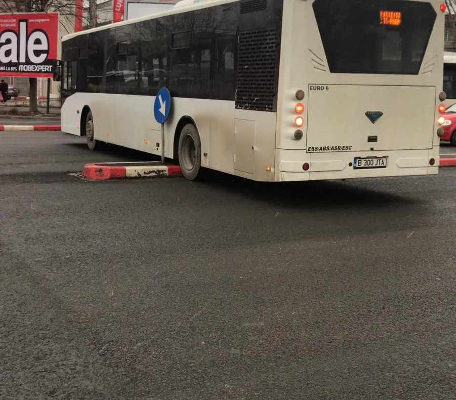 Video| Autobuz suspendat în zona City