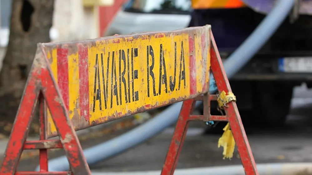 Trafic blocat pe strada Unirii din Constanța din cauza unei avarii RAJA