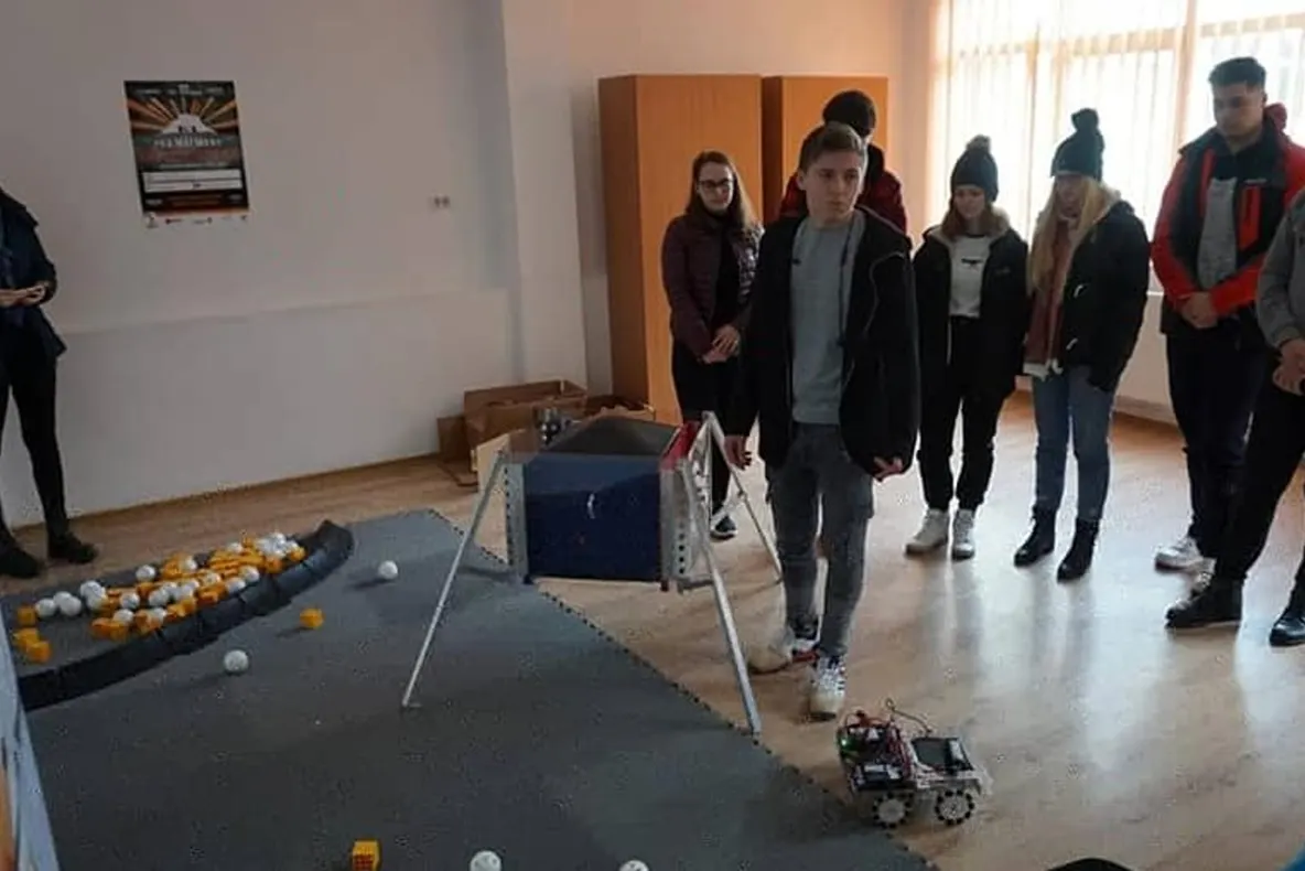 FOTO| Știința viitorului la primul club de robotică din Medgidia