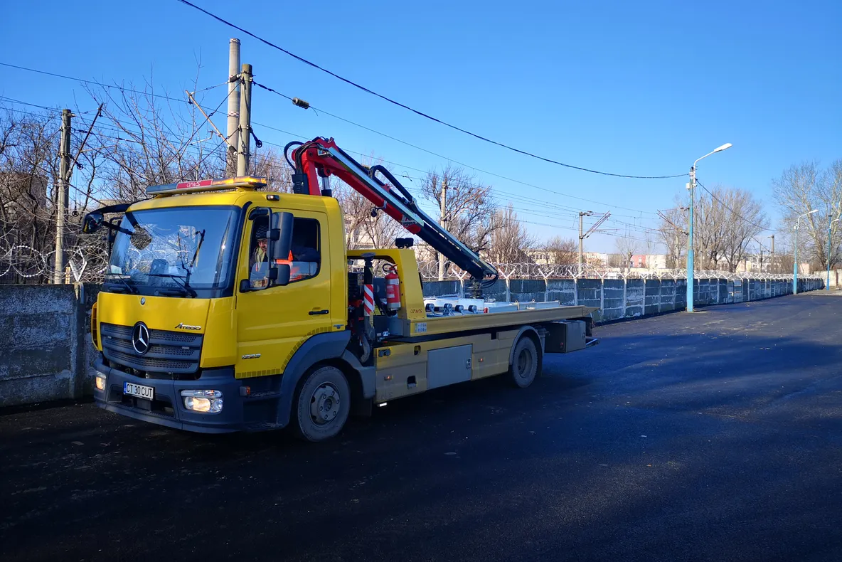 Începe ridicarea mașinilor parcate neregulamentar. Cât costă recuperarea autovehiculelor