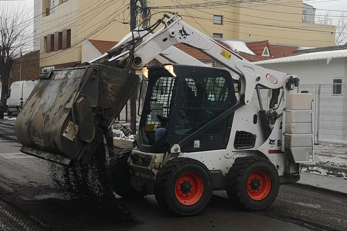 Se reabilitează strada Ștefăniță Vodă – a început frezarea carosabilului