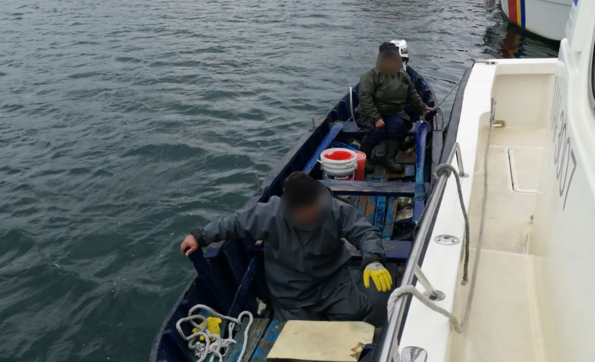 VIDEO| Intervenție periculoasă în Marea Neagra. Doi bărbați au fost salvați de Garda de Coastă