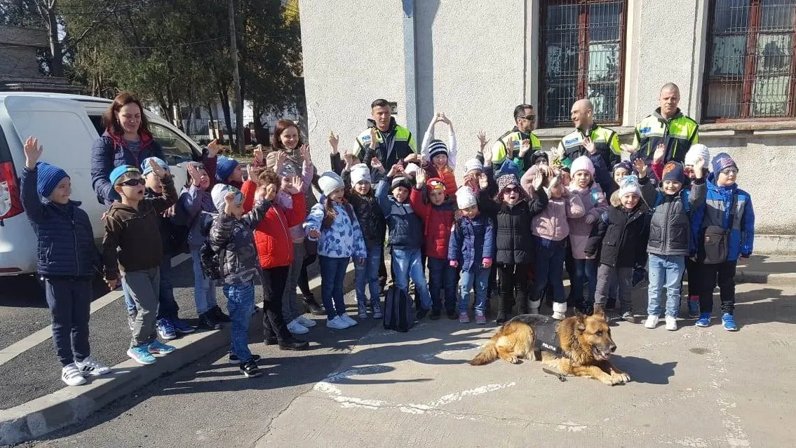 Sute de elevi au vizitat sediul IPJ Constanța cu ocazia Zilelor Porților Deschise