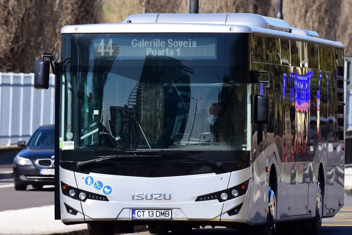 Modificări în circulația liniilor 44 și 51 din cauza lucrărilor de asfaltare
