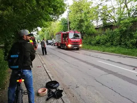 FOTO| Atenție la frâna de mână! O femeie a fost rănită din cauza neatenției