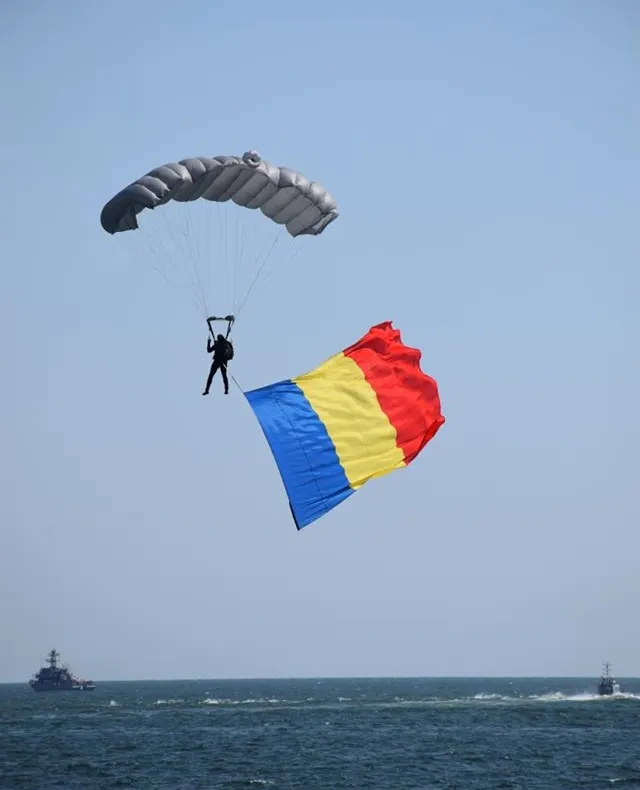 Scafandrii de luptă români participă la comemorarea a 75 de ani de la debarcarea din Normandia