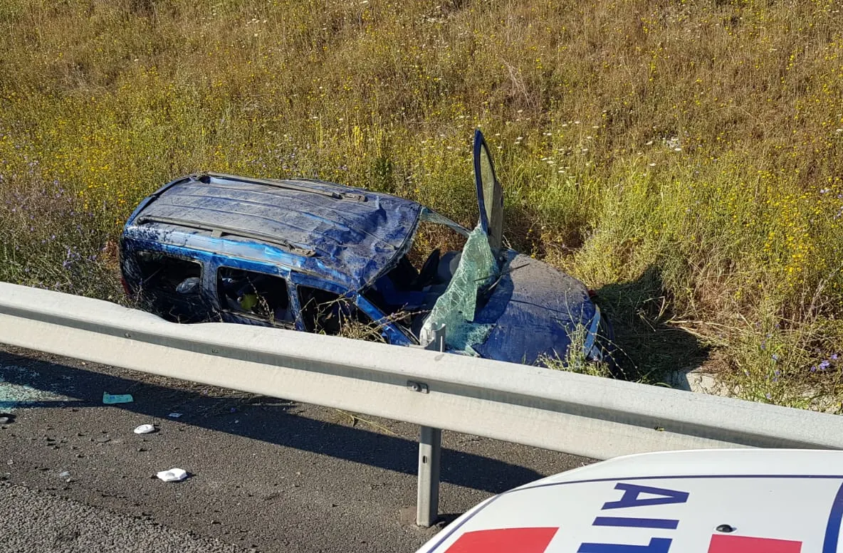 FOTO| S-a răsturnat cu mașina pe Autostrada București -Constanța