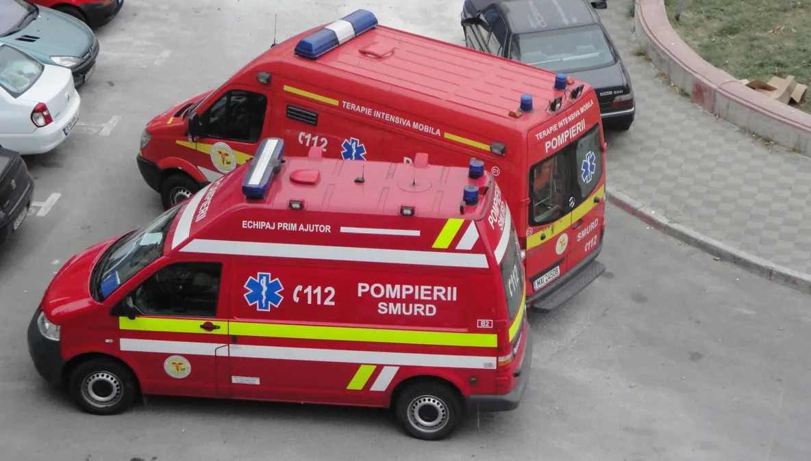 Tânăr în stare gravă după ce a căzut din barcă