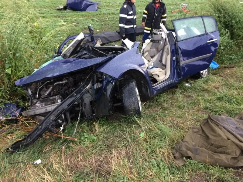 FOTO| Accident grav pe DN22. O persoană a murit, una este în comă și trei rănite