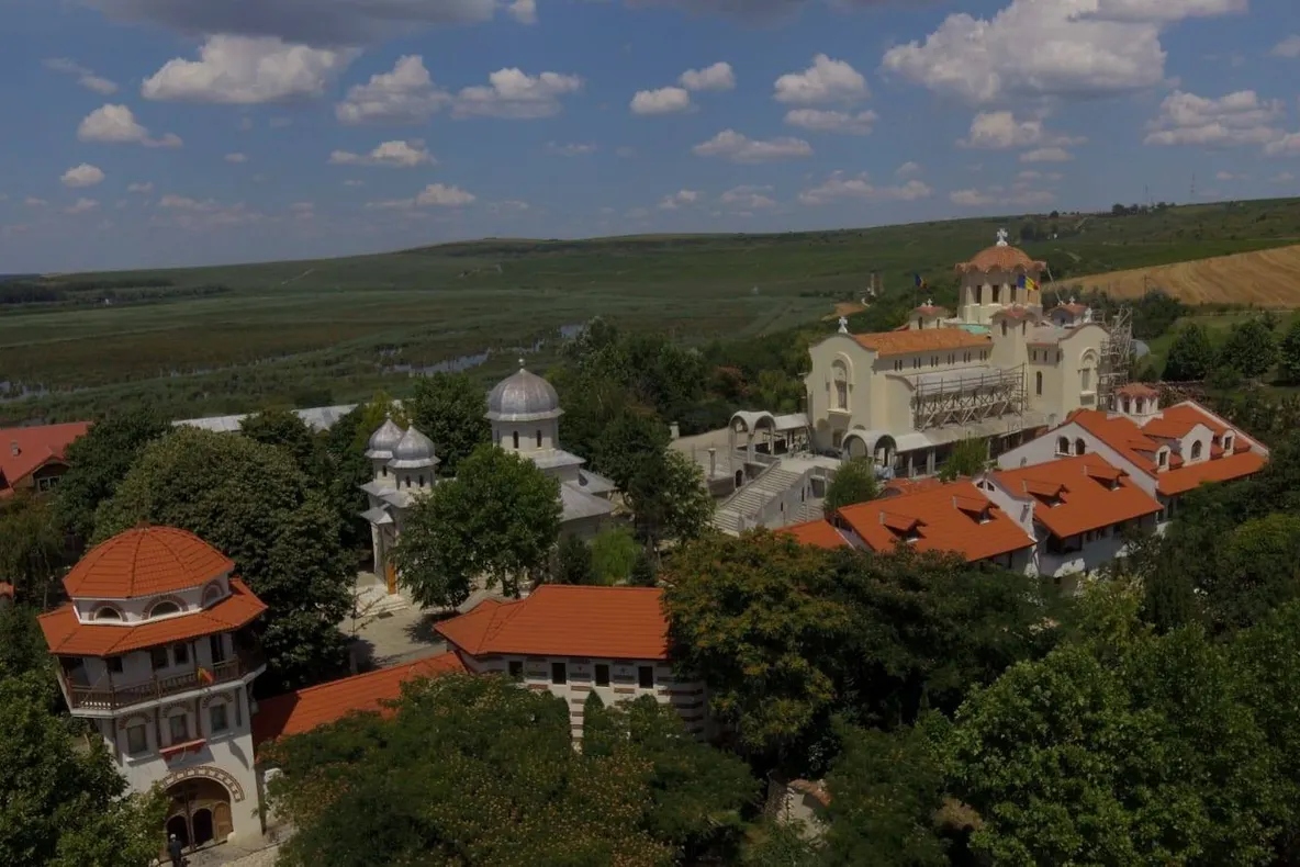 Înălțarea Sfintei Cruci, hram la mănăstirea Dervent