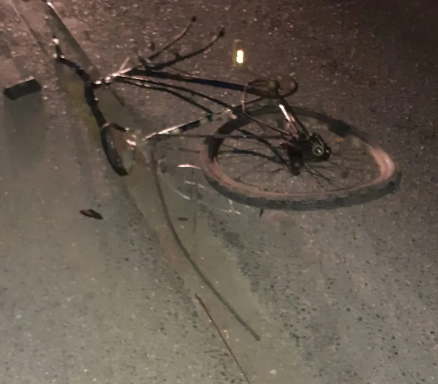 FOTO VIDEO|Biciclist spulberat de două mașini