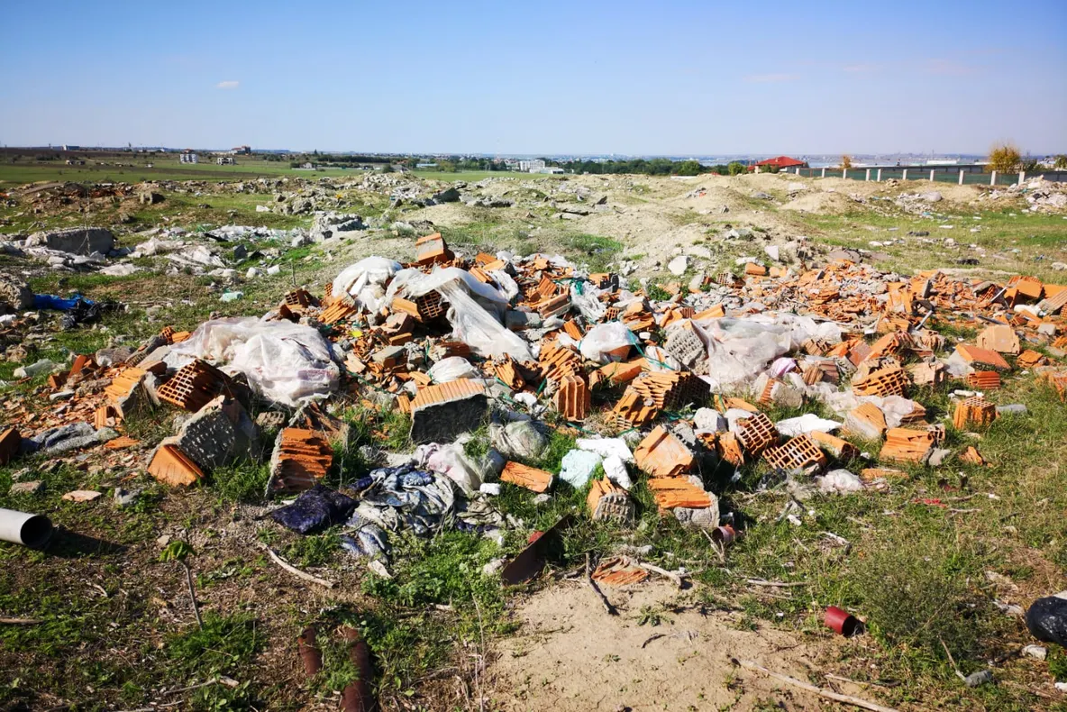 Materialele provenite din construcții și desființări trebuie depuse în zona Poarta 9