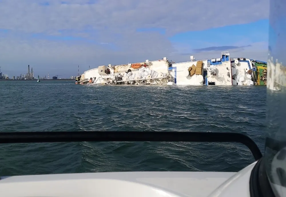 Ecologizarea zonei din dreptul navei Queen Hind, aproape de final