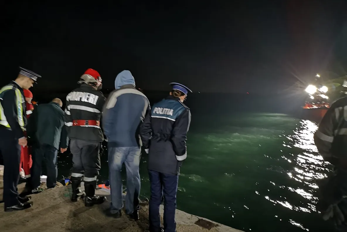 FOTO VIDEO| Alertă la Constanța. O persoană a căzut cu motostivuitorul în mare