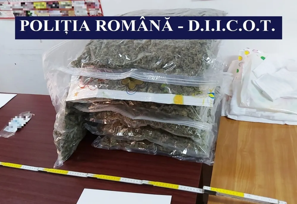 FOTO!  Soț și soție, prinși în flagrant în timp ce transportau droguri