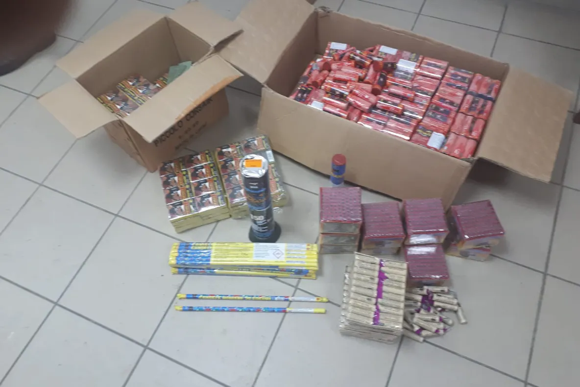 FOTO| Petardele și artificiile se vând direct din portbagaj la Constanța