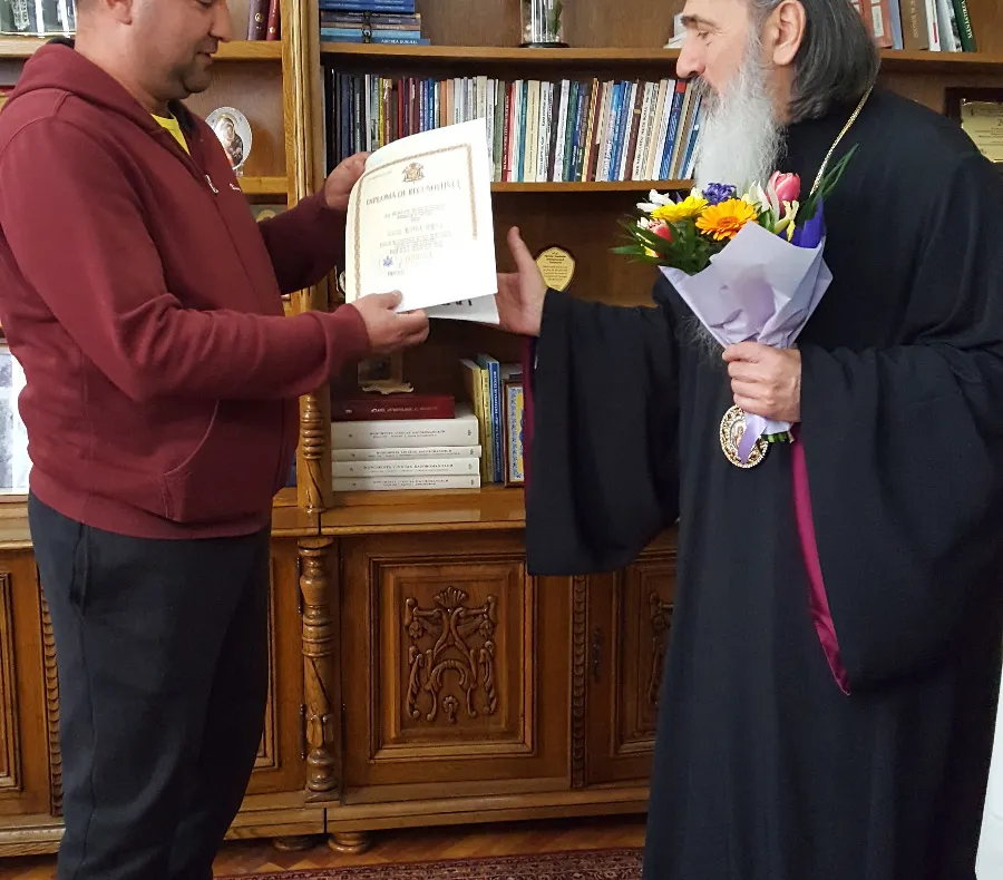 IPS Teodosie, Arhiepiscopul Tomisului, l-a recompensat pe Ristea Sercin, salvatorul de pe Lacul Tăbăcărie
