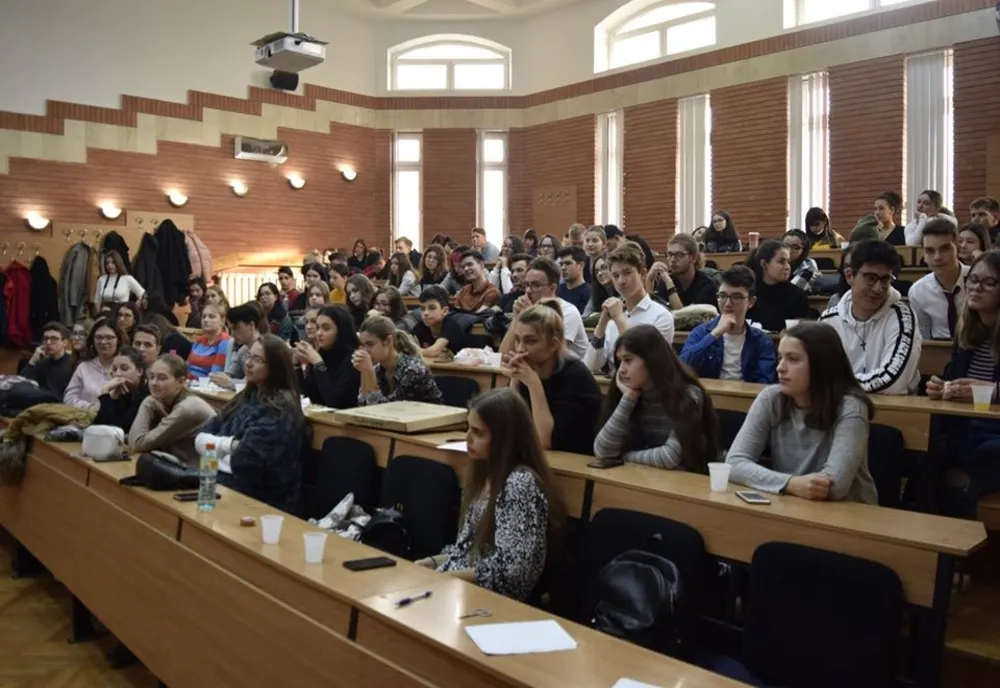 “Cu viețile copiilor din România nu te joci!“ Elevii cer închiderea școlilor pentru reducerea riscului de contaminare cu Coronavirus