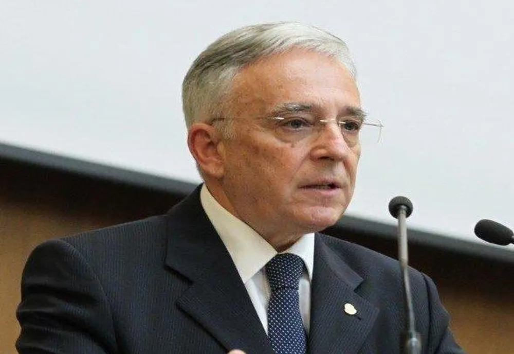  Guvernatorul BNR  Mugur Isărescu: „Vârful tensiunilor în domeniul bancar a fost depășit“