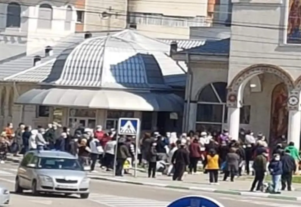 Zi de Sărbatoare, îmbulzeală la biserică!