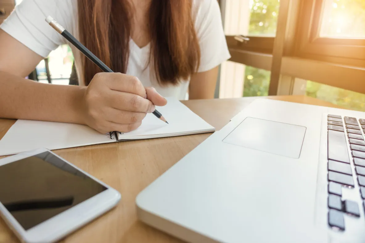 Lecţii online de acasă: platformă gratuită oferită profesorilor şi elevilor