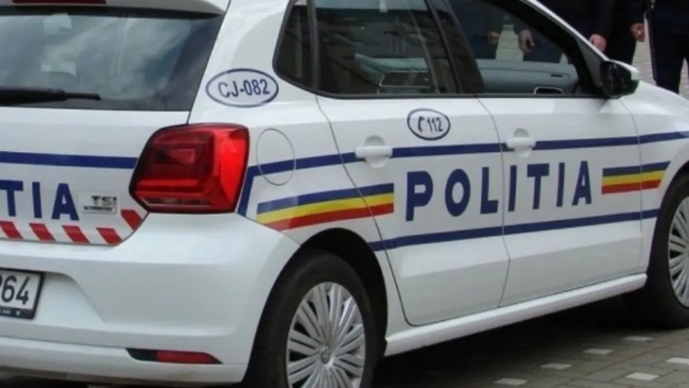 Fără permis și băut la volan, s-a răsturnat cu mașina