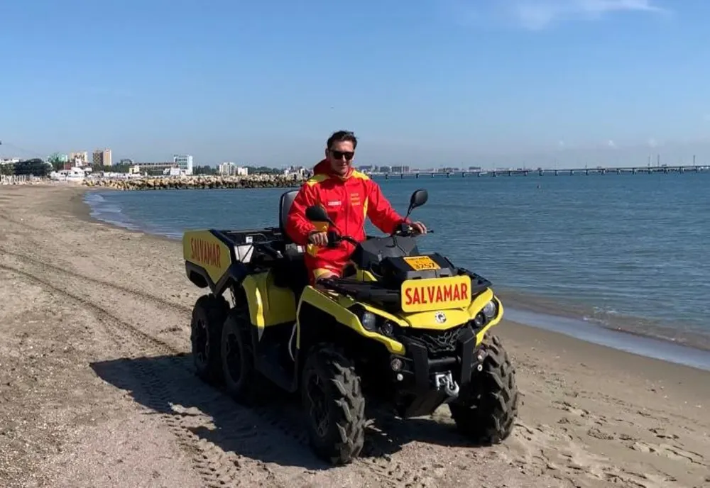 Echipamente de intervenție  pentru salvamarii de pe plajele din Constanța – Mamaia