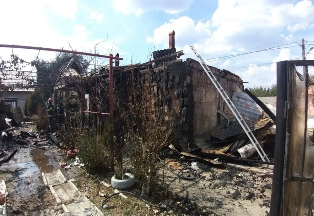 FOTO VIDEO| Incendiu la Cobadin. Pompierii intervin de urgență