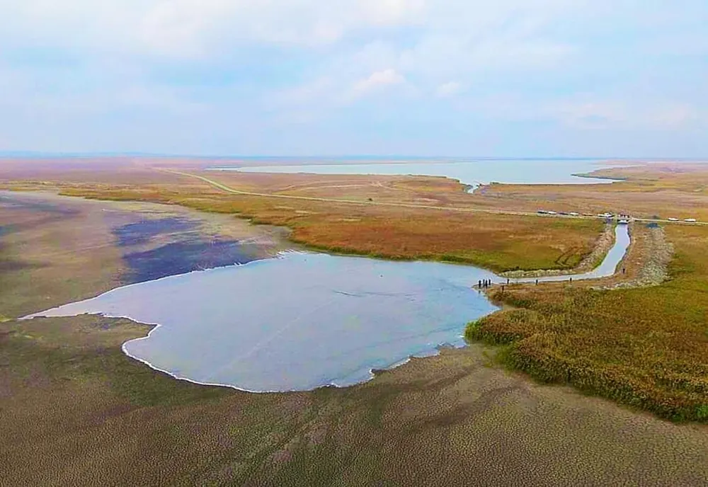 FOTO| Apa începe din nou să curgă în LACUL  NUNTAȘI, secat acum trei luni
