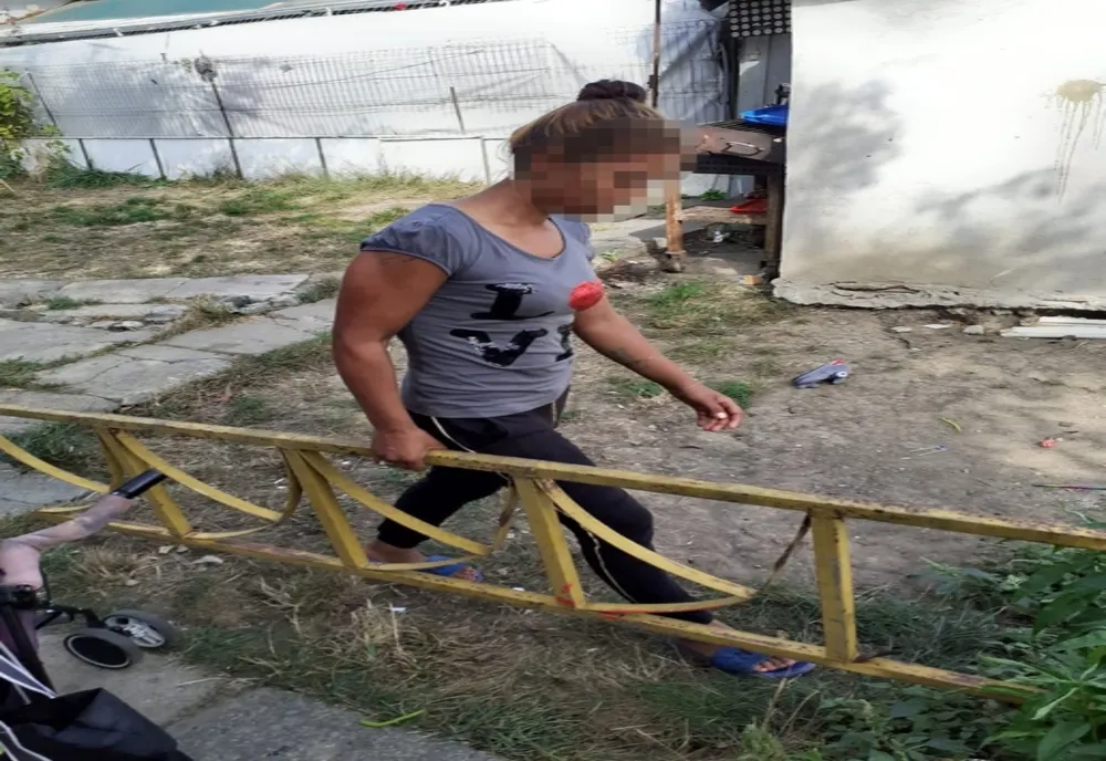Au furat gardul de la locul de joacă!