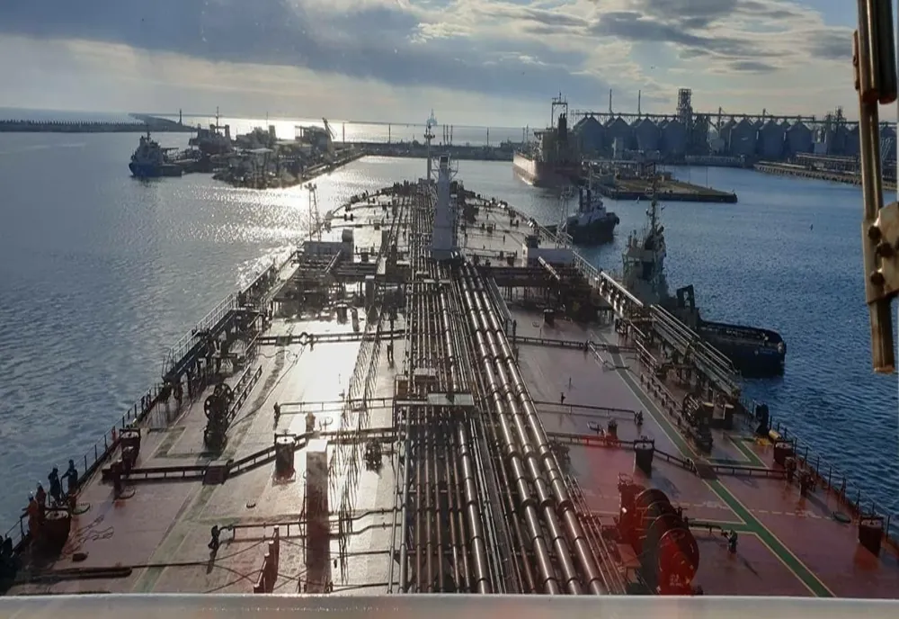 Pilotajul în porturile maritime  asigurat cu piloții administrației portuare