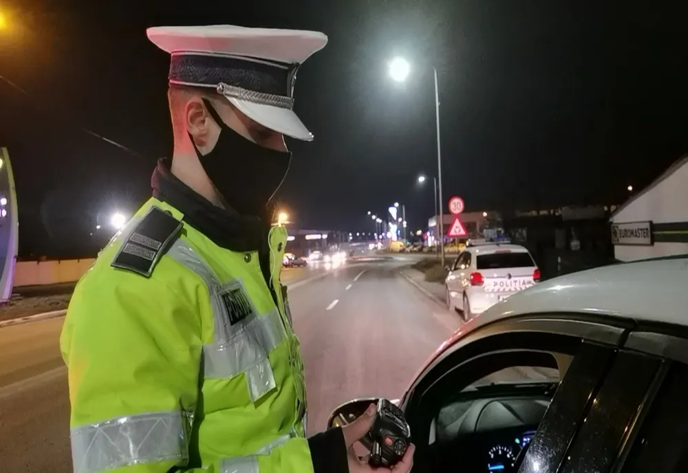 Poliţiștii rutieri au dat amenzi pe bandă rulantă în ultimele 24 de ore
