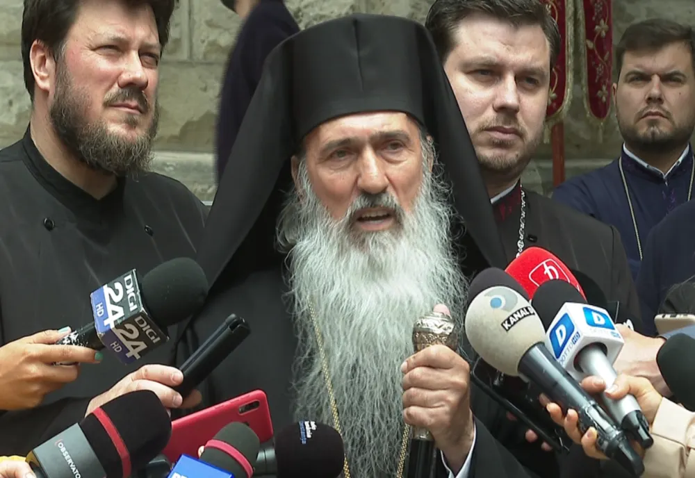 Arhiepiscopul Tomisului a anunţat că va continua demersurile pentru înfiinţarea Mitropoliei. “Dumnezeu poate să-mi dea sancţiuni. Numai de Dumnezeu mă tem”