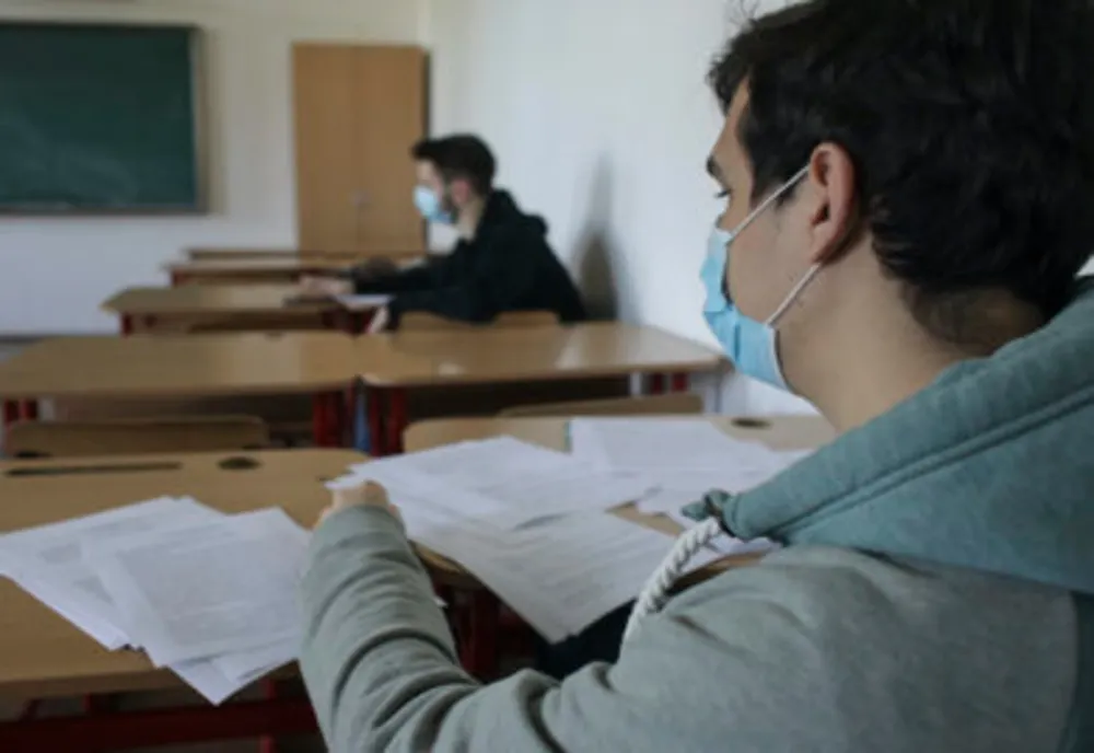 A încercat să copieze cu ajutorul unui smart watch. Un elev din Constanța a fost eliminat de la Bacalaureat
