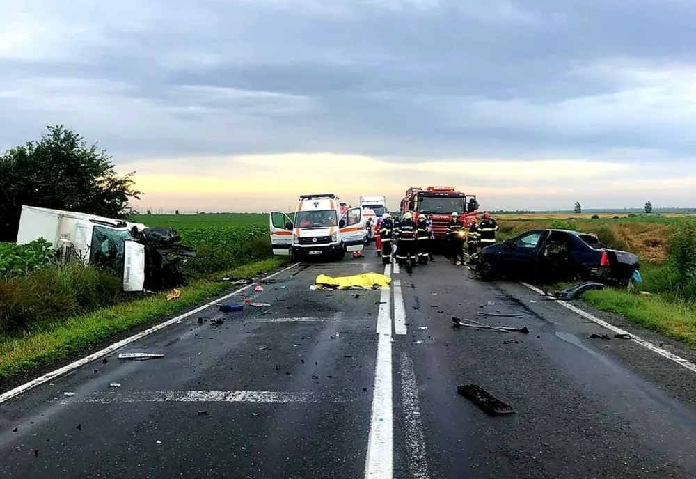 FOTO Impact nimicitor pe DN2A Două persoane au murit și una este rănită