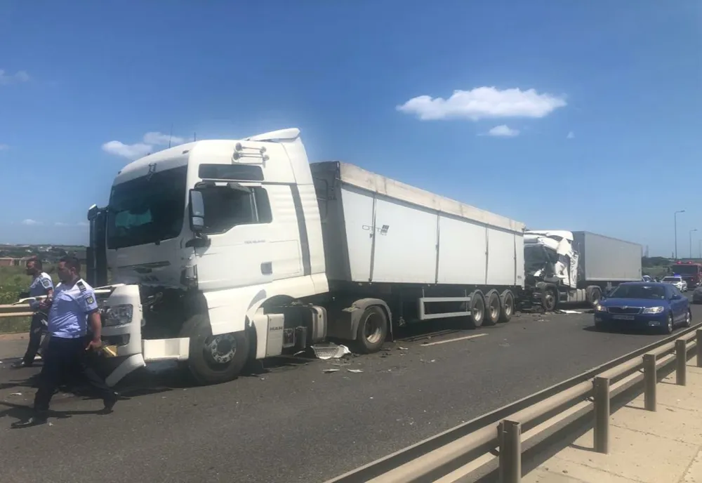 Accident cu patru tiruri pe A4. Circulație restricționată