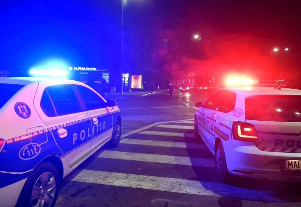 Hoții au spart mașina unui polițist și au furat mai multe documente