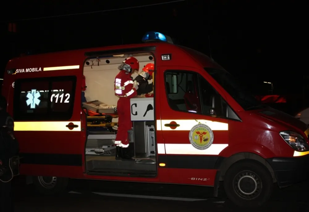 Accident grav. Mașină răsturnată pe câmp