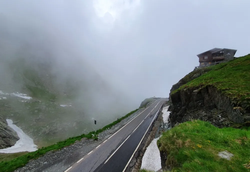 Atracțiile României în străinătate. Transfăgărăşan, în Top 10 al celor mai spectaculoase drumuri de pe planetă