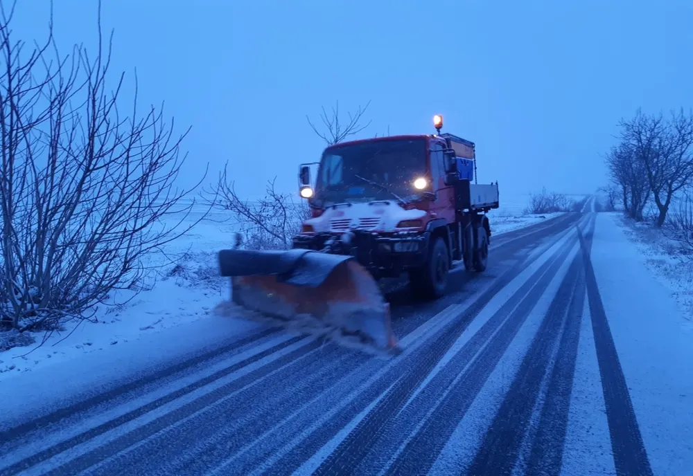 VIDEO  Pe drumurile din județ se circulă în condiții de iarnă