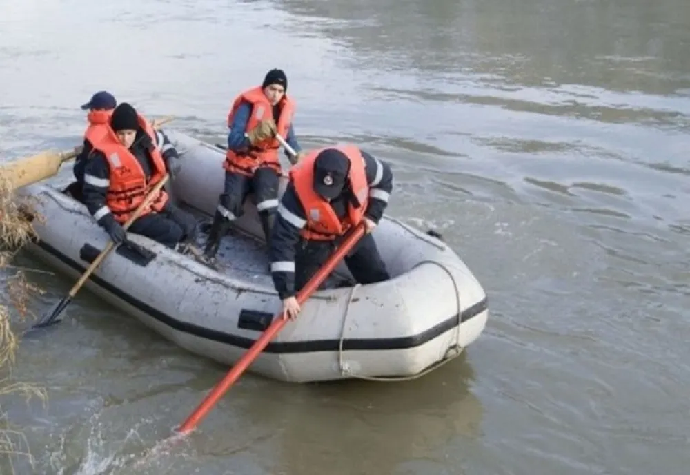 Bărbat înghiţit de apele Dunării