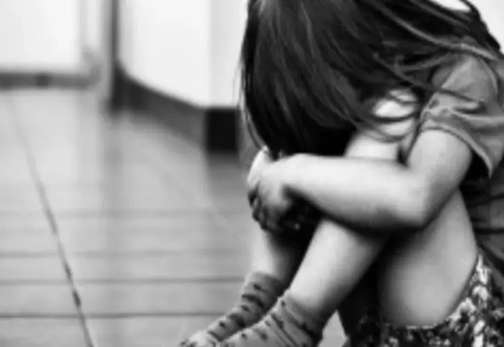 Bărbat arestat după ce a violat o fată de 15 ani