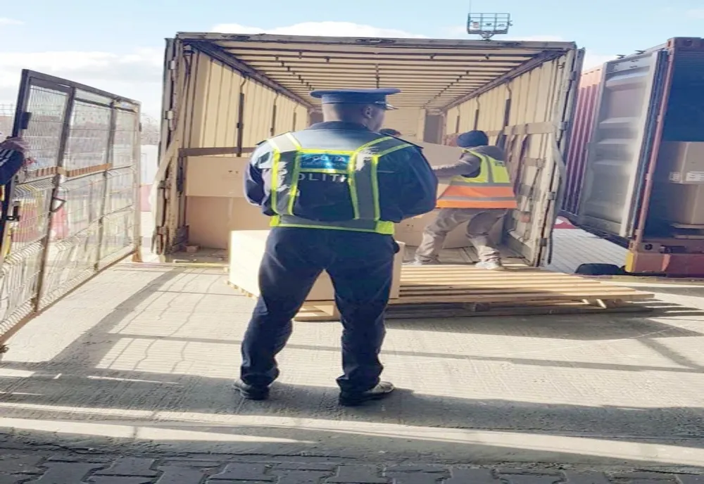 Fake-uri aduse din China, descoperite într-un container din Portul Constanța.