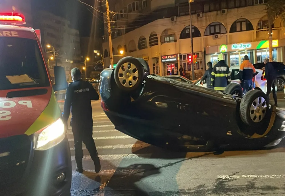VIDEO FOTO Cascadorie pe șosea, mașină răsturnată