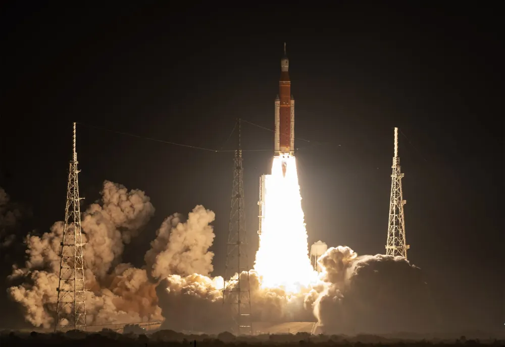 NASA a lansat Artemis pe lună  