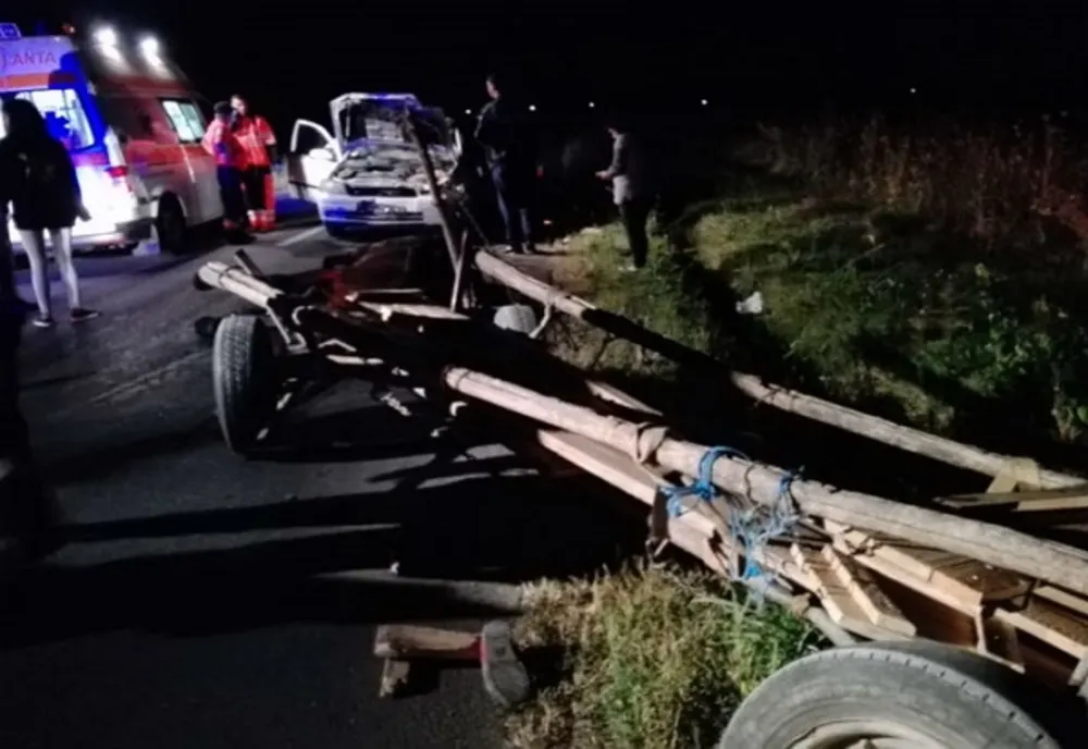 Căruță spulberată de o mașină. Doi morți și un rănit