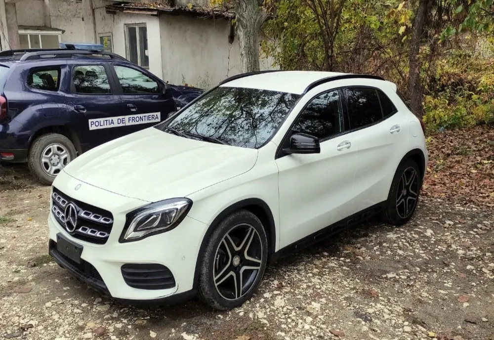 Bolid de lux, căutat de autoritățile din Italia si Cehia, descoperit de poliţiştii de frontieră