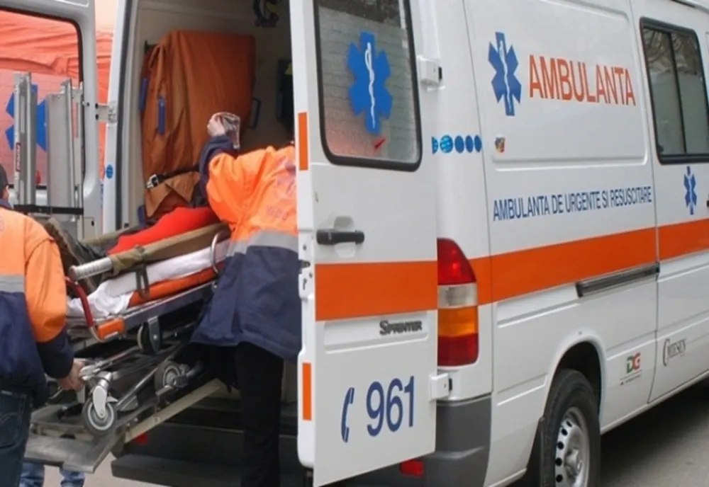Accident grav! Bărbat căzut de la înălțime 