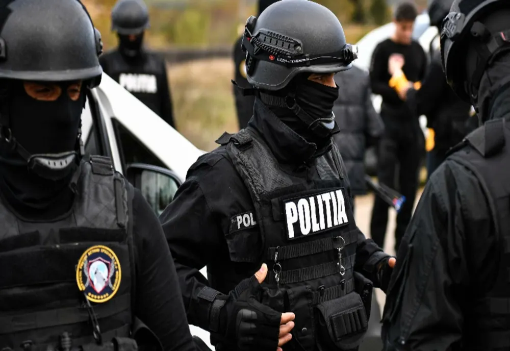 Contrabandiști de țigări săltați de mascați. Operațiune de amploare